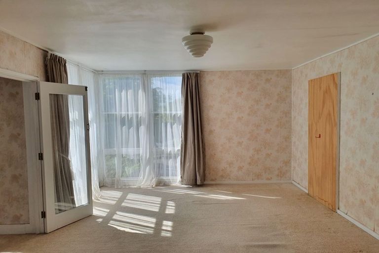 Photo of property in 10 Red Hills Road, Massey, Auckland, 0614