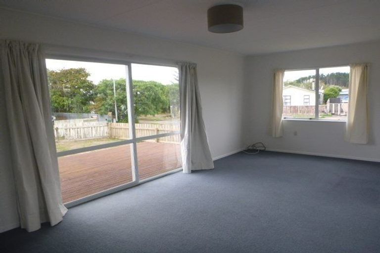 Photo of property in 1 Dodds Crescent, Otaki Beach, Otaki, 5512