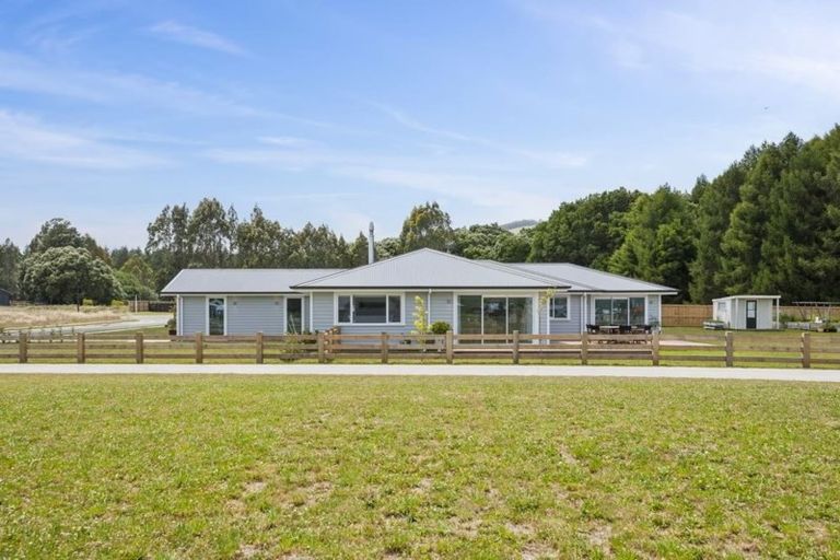 Photo of property in 10 Karaka Place, Kinloch, Taupo, 3377