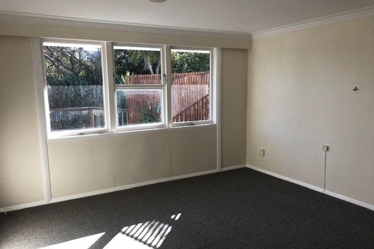 Photo of property in 27 Wai-iti Crescent, Woburn, Lower Hutt, 5010