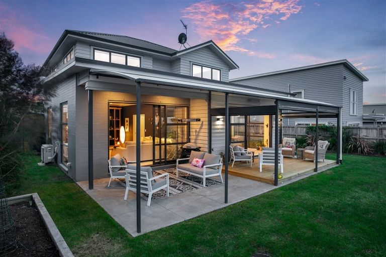 Photo of property in 21 Kukuwai Avenue, Red Beach, 0932