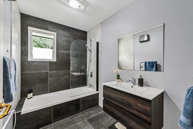 Photo of property in 15 Cross Street, Coalgate, 7673