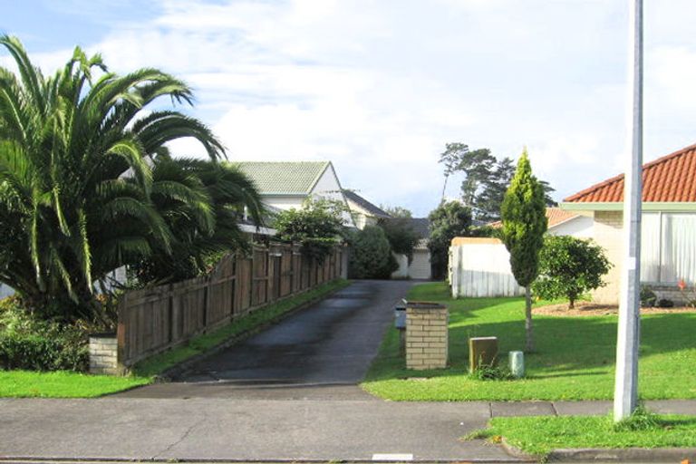 Photo of property in 2/7 Bernie Edwards Place, Botany Downs, Auckland, 2010