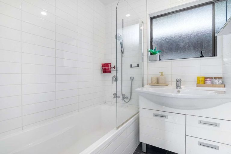 Photo of property in 2/58 James Street, Bayview, Auckland, 0629