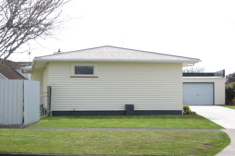 Photo of property in 2 Rosalind Street, Stratford, 4332