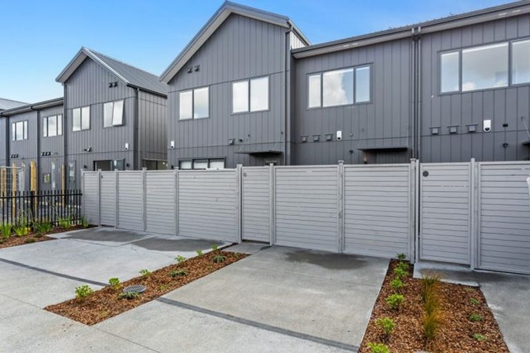 Photo of property in 14 Port Way, Rosehill, Papakura, 2113