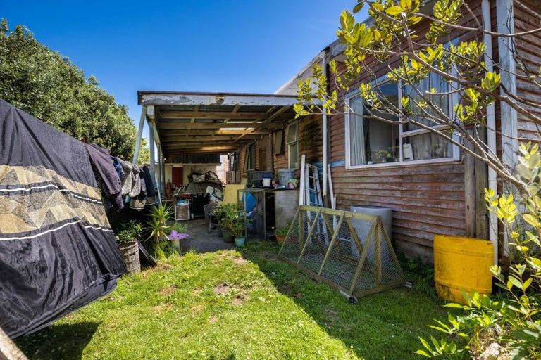 Photo of property in 82 Domett Street, Waitara, 4320