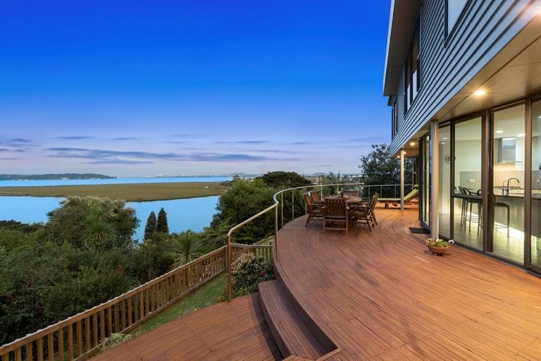 Photo of property in 187 West Harbour Drive, West Harbour, Auckland, 0618