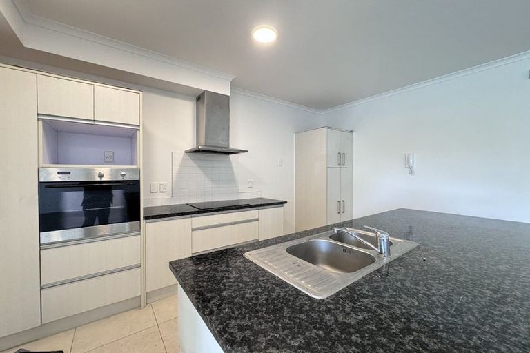 Photo of property in 2/11 Carlos Drive, Flat Bush, Auckland, 2016