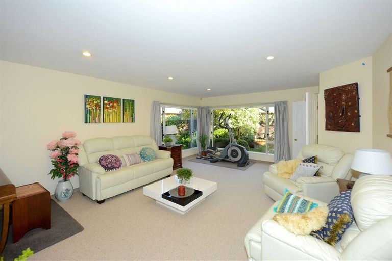 Photo of property in 9 Hatfield Place, Avonhead, Christchurch, 8042