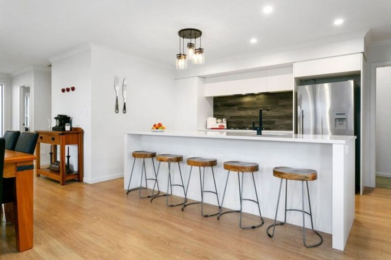 Photo of property in 17 Alan Livingston Drive, Cambridge, 3434