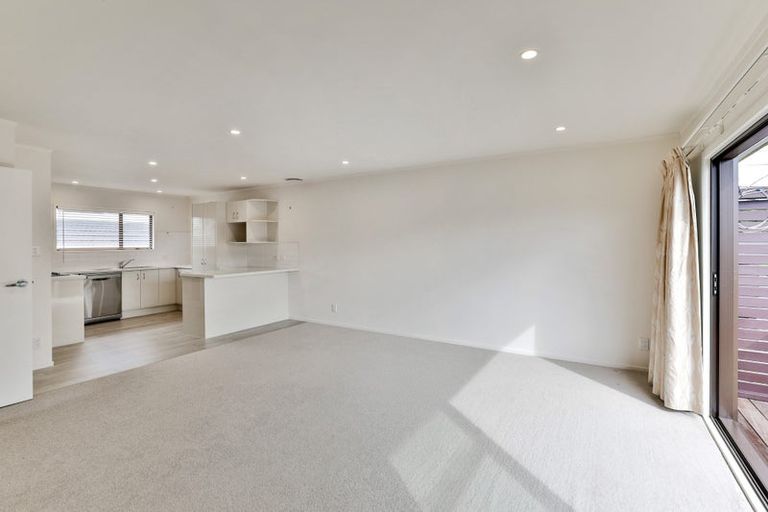 Photo of property in 2/29 Verbena Road, Birkdale, Auckland, 0626