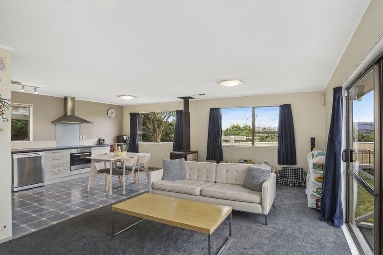 Photo of property in 10 Mossburn Grove, Kelson, Lower Hutt, 5010