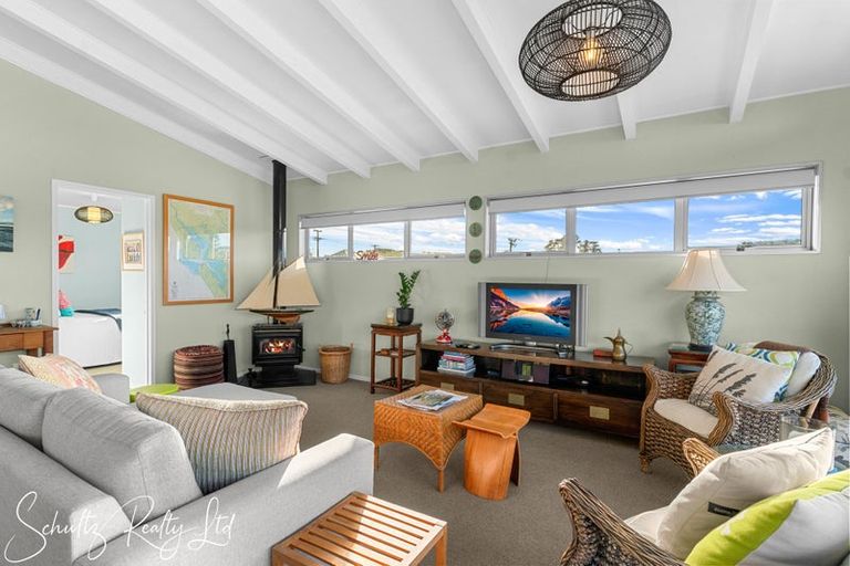 Photo of property in 23 Oxford Street, Whakapirau, 0583