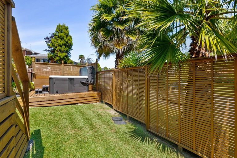 Photo of property in 1/5 Jenelin Road, Glendene, Auckland, 0602