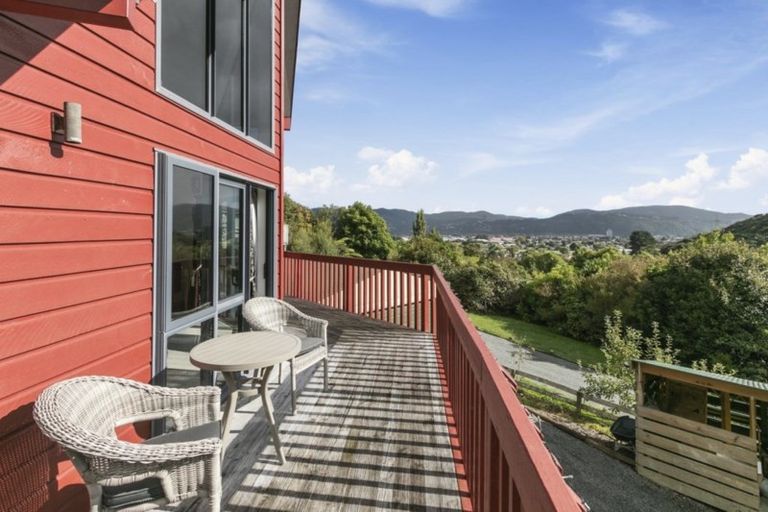 Photo of property in 2b Swainson Street, Naenae, Lower Hutt, 5011