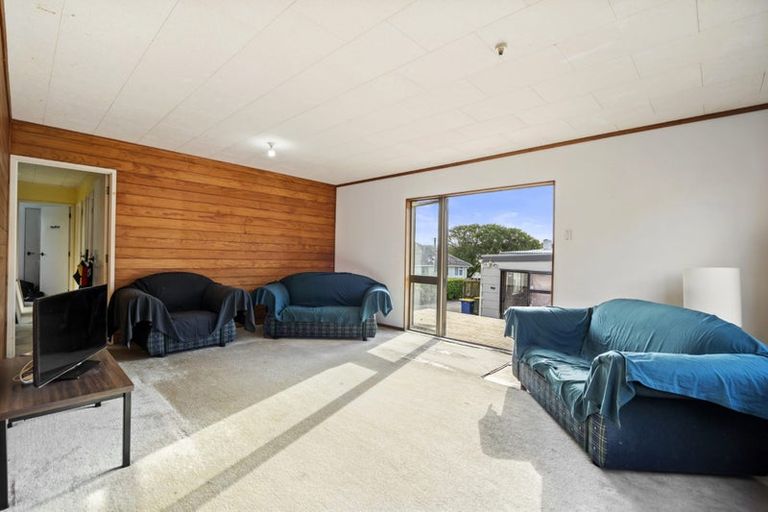 Photo of property in 2/19 Montgomery Avenue, Belmont, Auckland, 0622