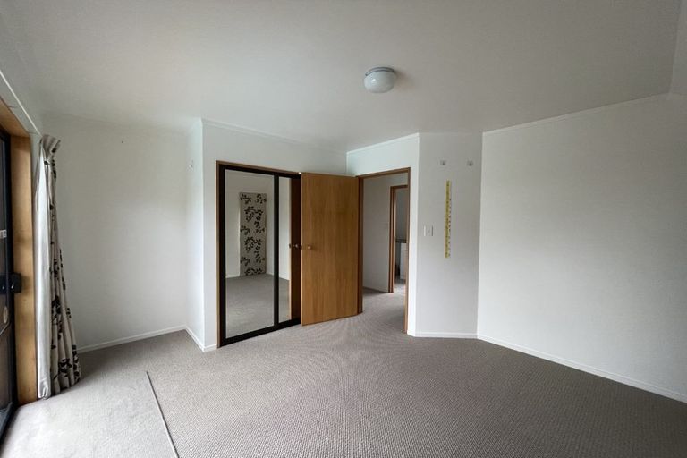 Photo of property in 1 Calypso Place, Rothesay Bay, Auckland, 0630