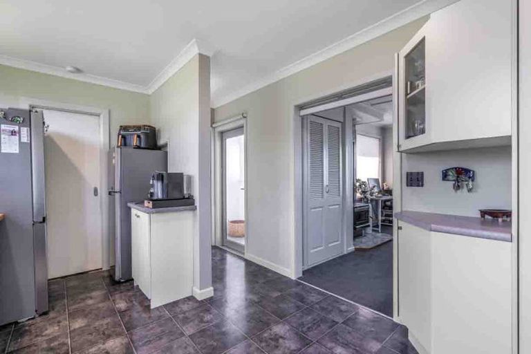 Photo of property in 246 Marine Parade, Bluff, 9814