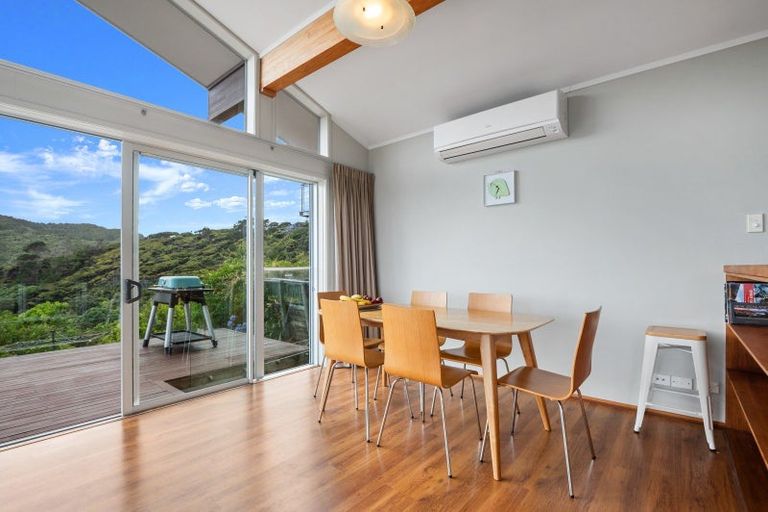 Photo of property in 77 Seaview Road, Piha, New Lynn, 0772