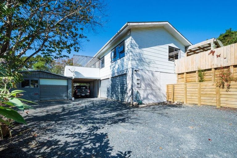 Photo of property in 22 Zingaro Place, Massey, Auckland, 0614