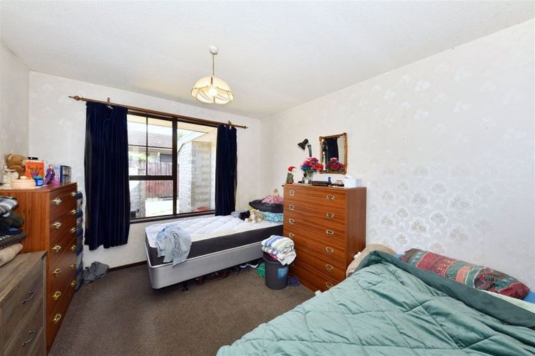 Photo of property in 1/37 Karnak Crescent, Russley, Christchurch, 8042