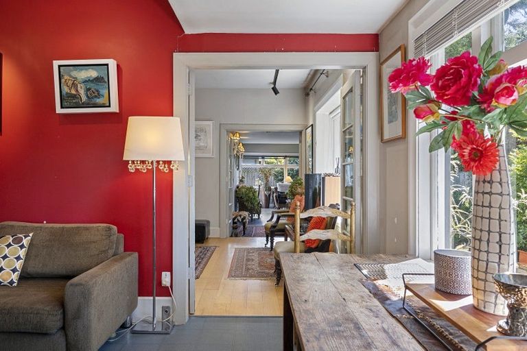 Photo of property in 37 Weston Road, St Albans, Christchurch, 8052