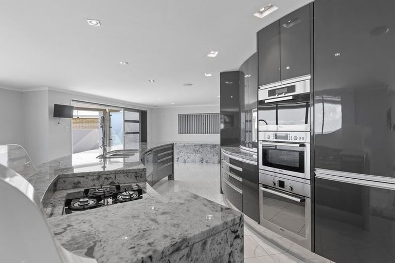 Photo of property in 18 Roy Terrace, Moturoa, New Plymouth, 4310