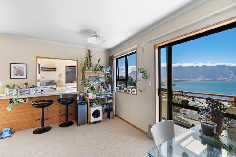 Photo of property in 48 Wynyard Crescent, Fernhill, Queenstown, 9300