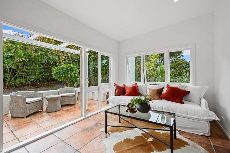 Photo of property in 194 Onewa Road, Birkenhead, Auckland, 0626