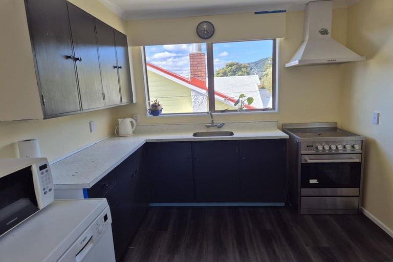 Photo of property in 54 Oroua Street, Eastbourne, Lower Hutt, 5013
