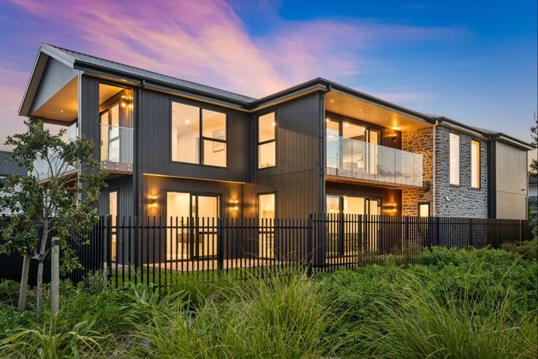 Photo of property in 32 Catalina Avenue, Rosehill, Papakura, 2113