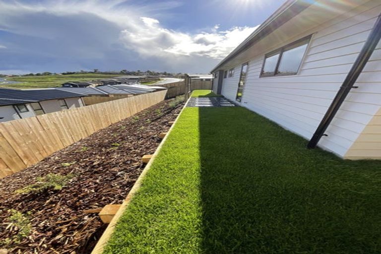 Photo of property in 8 Monterey Rise, Te Kamo, 0112