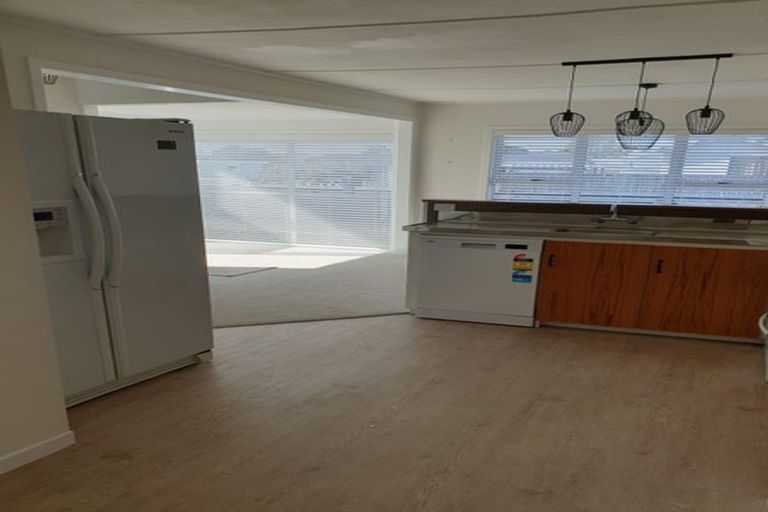 Photo of property in 15 Turakina Street, Merrilands, New Plymouth, 4312