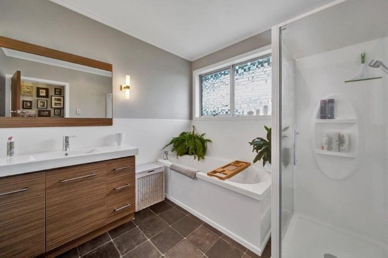 Photo of property in 17 Dives Avenue, Hawera, 4610