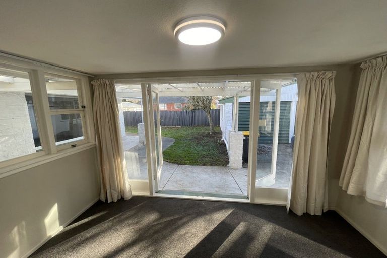 Photo of property in 17 Oakfield Street, Burnside, Christchurch, 8053