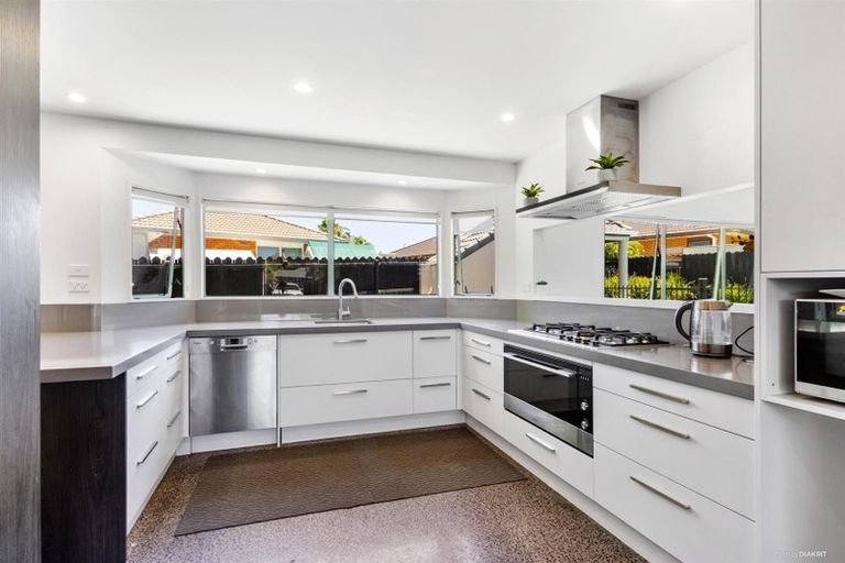 Photo of property in 8 Chippewa Place, Conifer Grove, Takanini, 2112