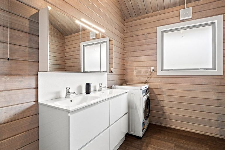 Photo of property in 25 Oregon Drive, Kelvin Heights, Queenstown, 9300