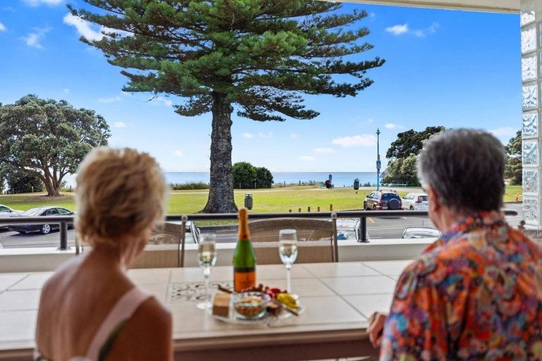 Photo of property in 4/10 Marine Parade, Mount Maunganui, 3116