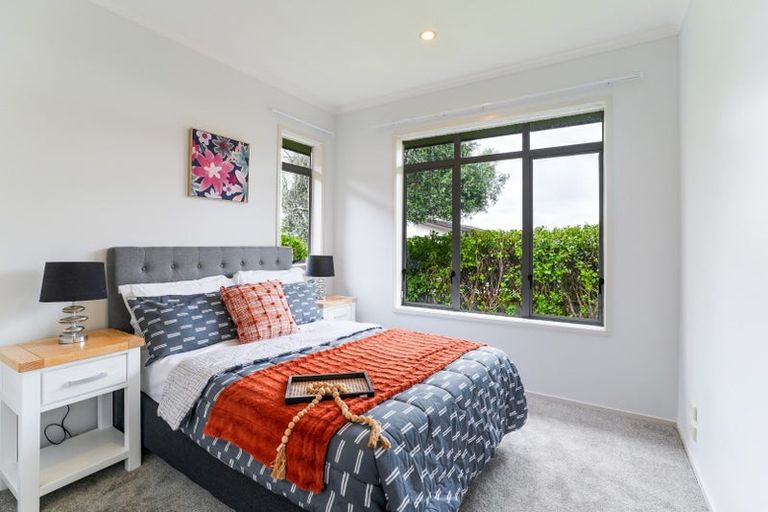 Photo of property in 12 Kouras Place, Flat Bush, Auckland, 2016