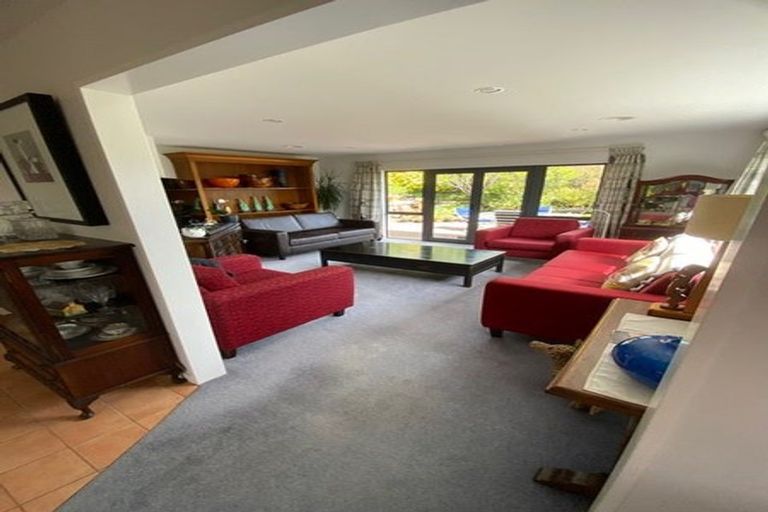 Photo of property in 20 Landsdowne Terrace, Karori, Wellington, 6012