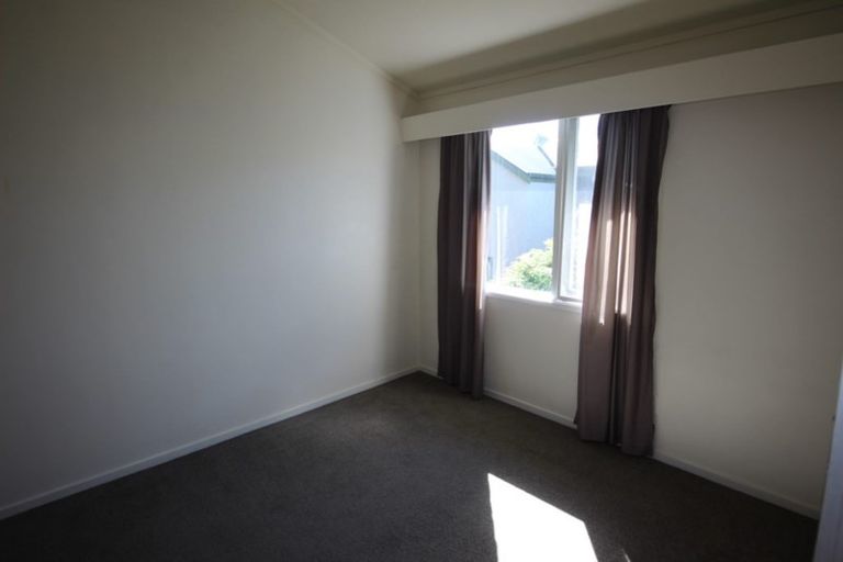 Photo of property in 1/6 Bond Crescent, Forrest Hill, Auckland, 0620