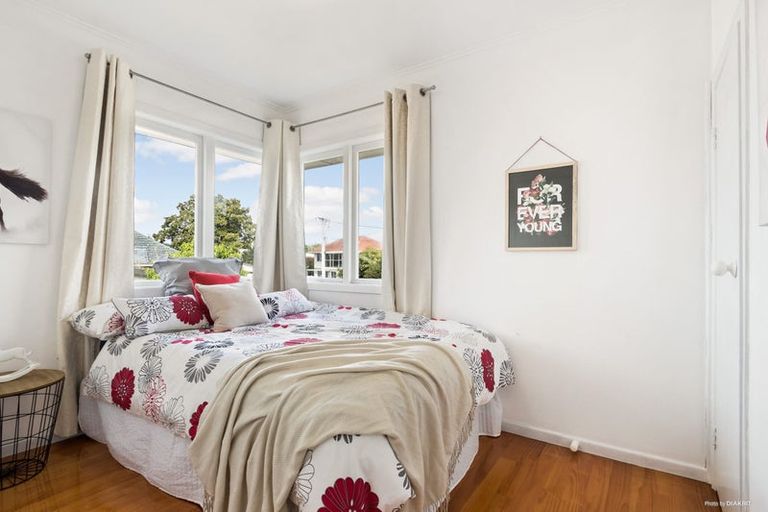 Photo of property in 41 Waipani Road, Te Atatu Peninsula, Auckland, 0610