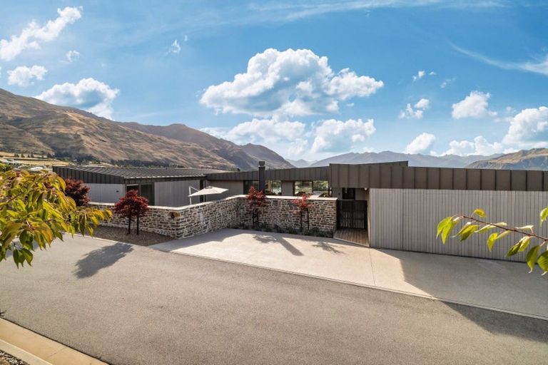 Photo of property in Meadowstone Alpha Series, 6 Petalite Lane, Wanaka, 9305