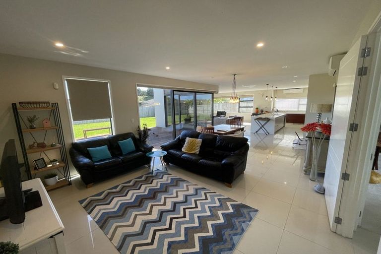Photo of property in 5 Wentworth Lane, Waiwhakaiho, New Plymouth, 4312