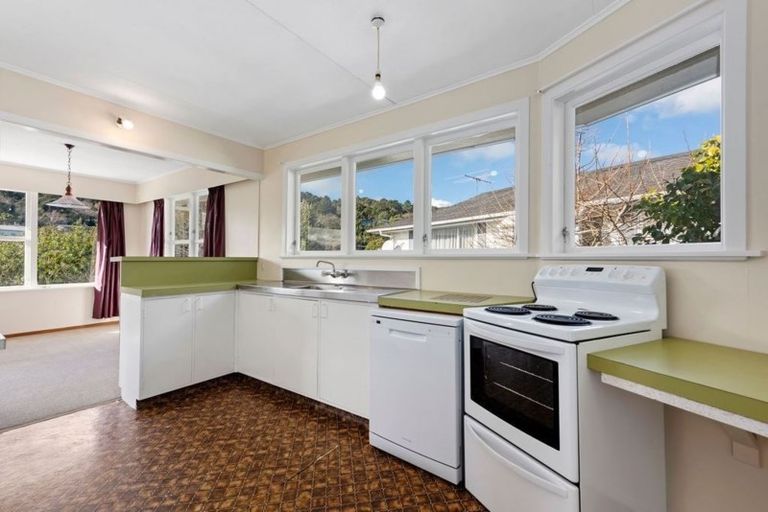 Photo of property in 12 Deller Grove, Silverstream, Upper Hutt, 5019