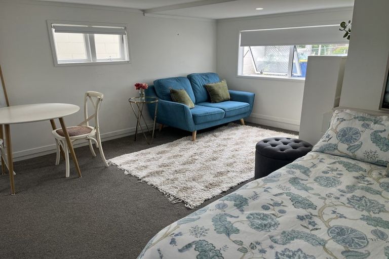 Photo of property in 1/1 Deuxberry Avenue, Northcote, Auckland, 0627