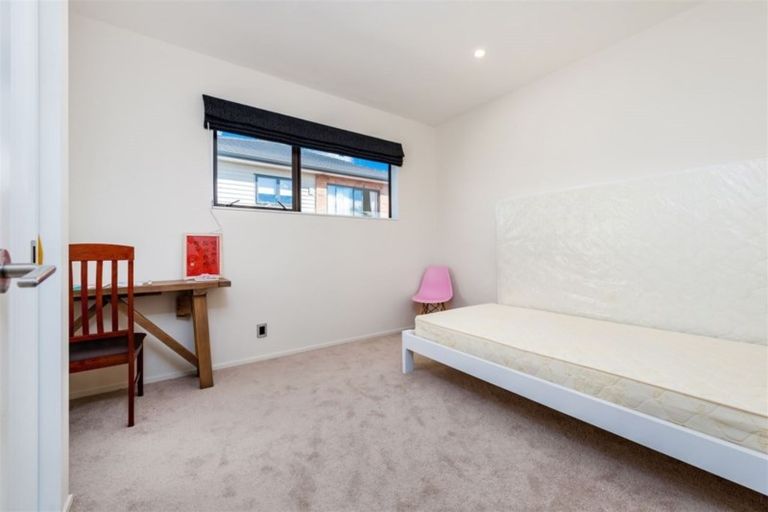 Photo of property in 21 Midhurst Avenue, Henderson, Auckland, 0612