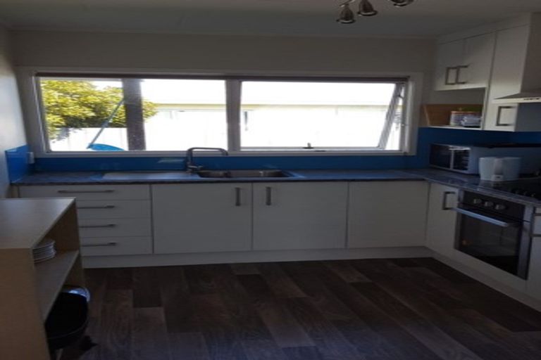 Photo of property in 32 Moncrieff Avenue, Clendon Park, Auckland, 2103