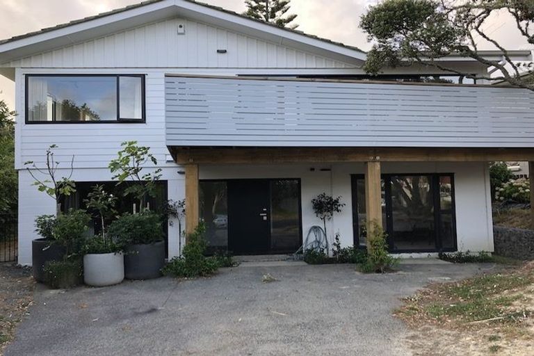 Photo of property in 2 Ravenwood Drive, Forrest Hill, Auckland, 0620